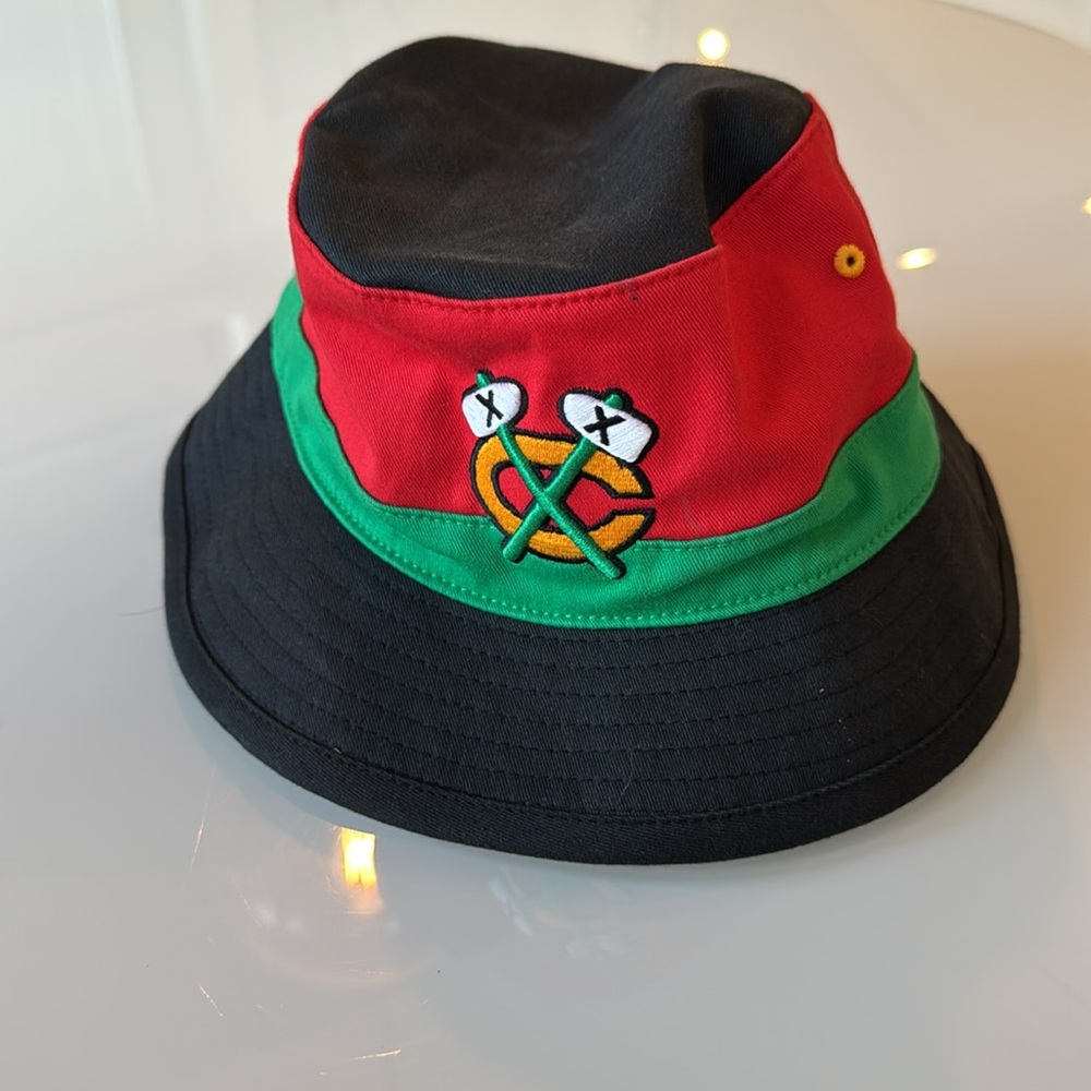 Chicago Blackhawks Bucket Hat - size S/M